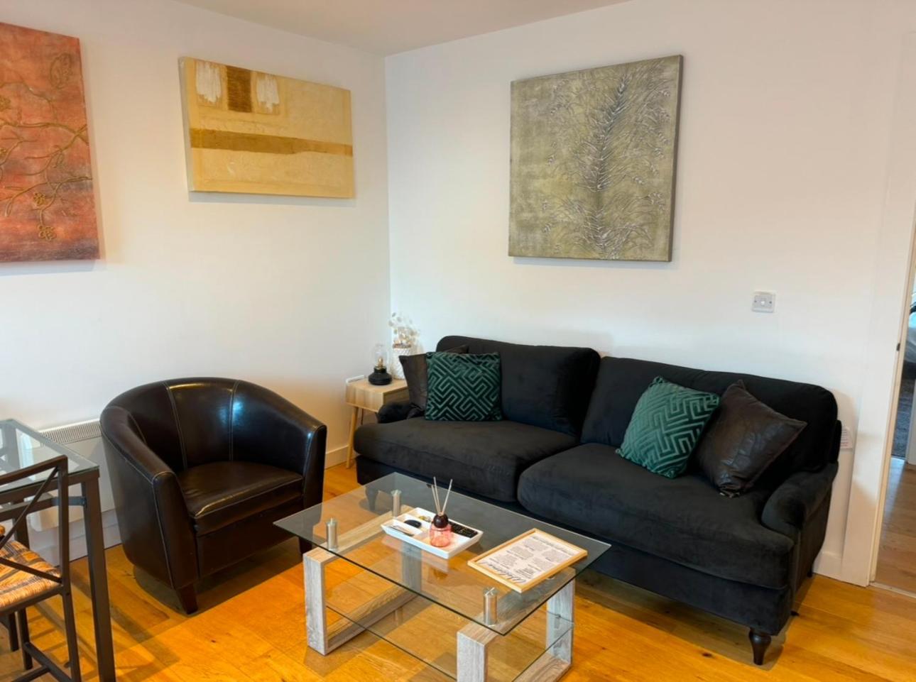 Central, Modern And Peaceful, Lovely Cathedral Views, Two-Bed Apartment With 40" Smart Tv & Free Onsite Parking Lincoln Exterior foto