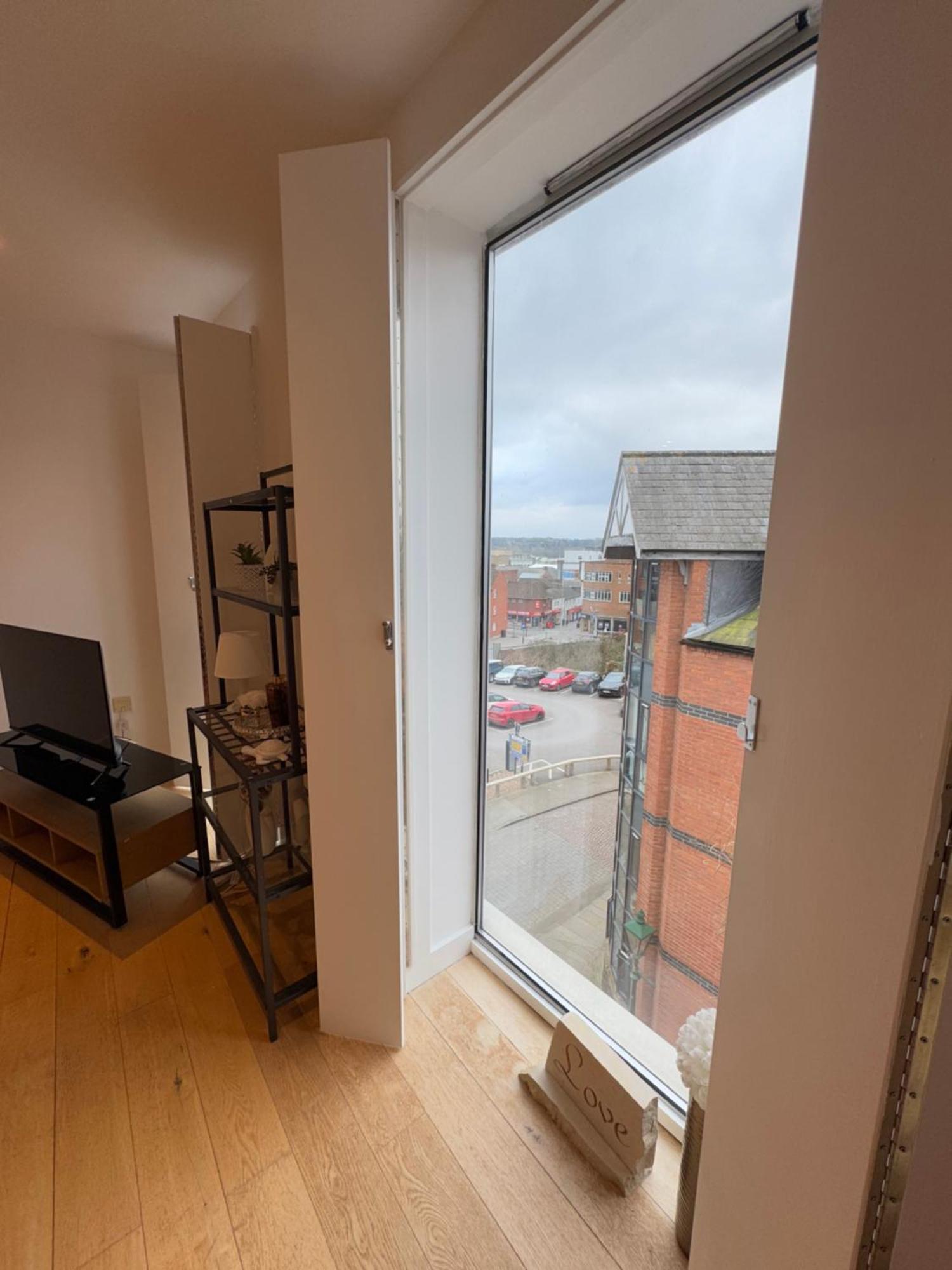 Central, Modern And Peaceful, Lovely Cathedral Views, Two-Bed Apartment With 40" Smart Tv & Free Onsite Parking Lincoln Exterior foto